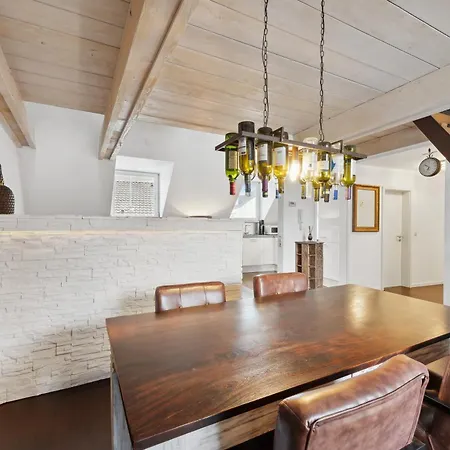 Exquis Maisonette Design Jacob I Stadtmitte I Klimaanlage I Balkon I 2 Parkplaetze I Netflix